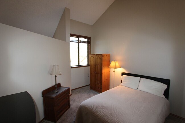 Building Photo - Furnished Country Club Condo | Golf Course Views | Washer/Dryer Included