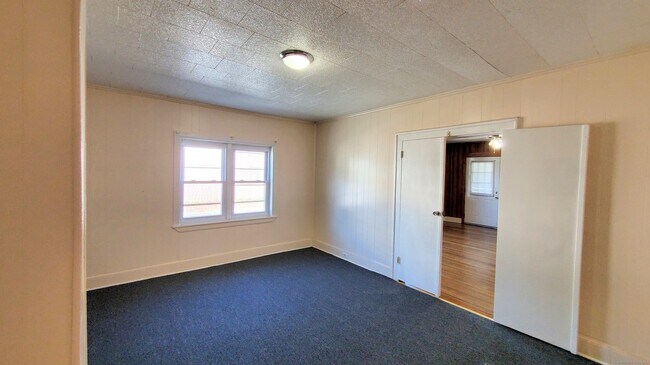 Building Photo - 266 Falls Ave