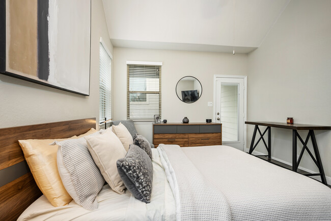 Building Photo - 17339 Moscato