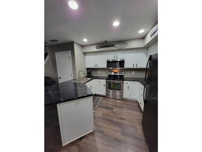 Building Photo - 3BR Townhome | Ensuite Primary + Walk-In Closet | Upper Laundry-Avail. June 1st