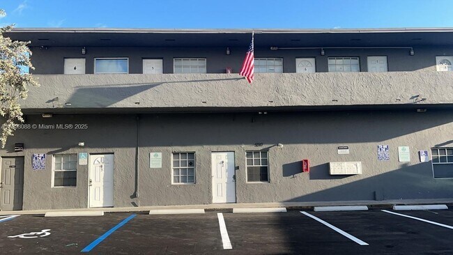 Primary Photo - 5010 Pembroke Rd