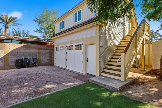 Building Photo - WONDERFUL HISTORIC 5 BED 3 BATH PROPERTY WITH CARRIAGE HOUSE