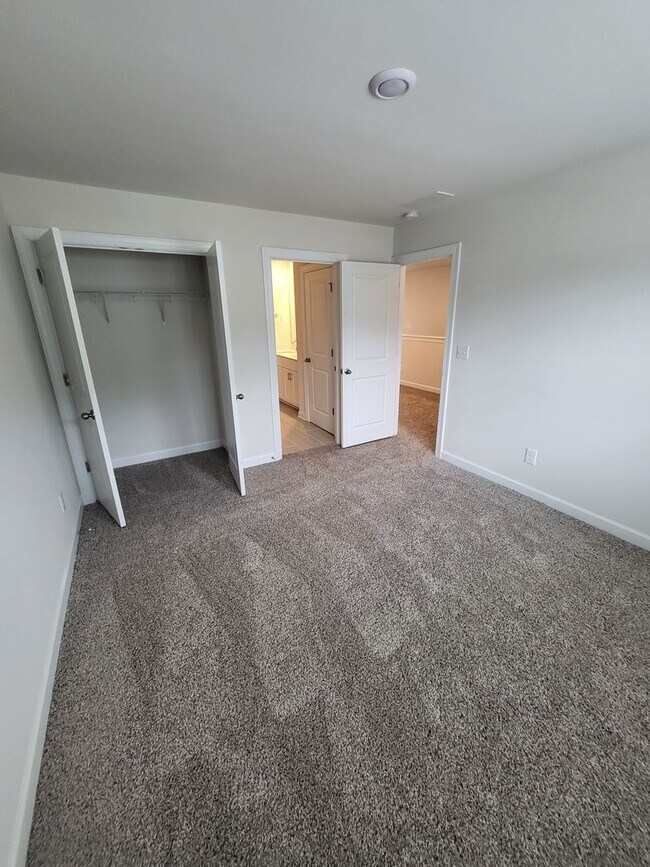 Building Photo - 465 Cranford Dr