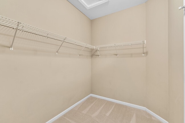 Building Photo - 2950 Hunley Dr
