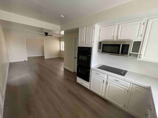 Building Photo - BEAUTIFUL FOUR BEDROOM TWO AND A HALF BATH HOME!