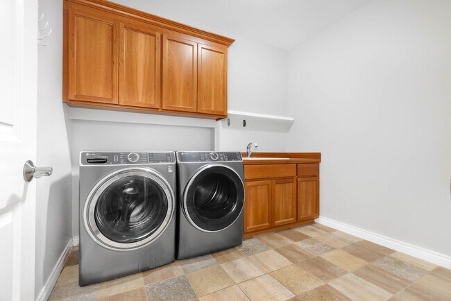 Building Photo - Stunning Sammamish Home, this home is a lifestyle!!