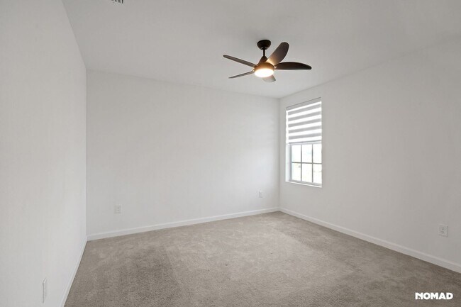 Building Photo - Spacious 5BR House in Fort Pierce, minutes...