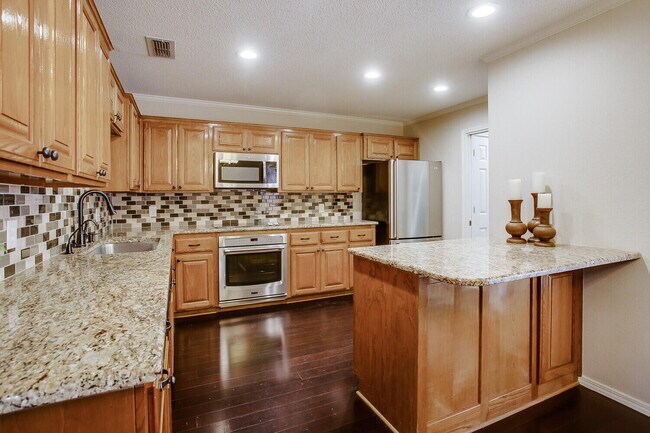 Building Photo - 142 N Utica Ave