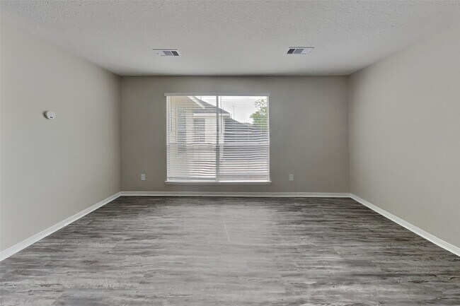 Building Photo - 19034 Village Maple Ct