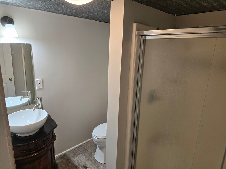 Bathroom - 3612 Barry Ave