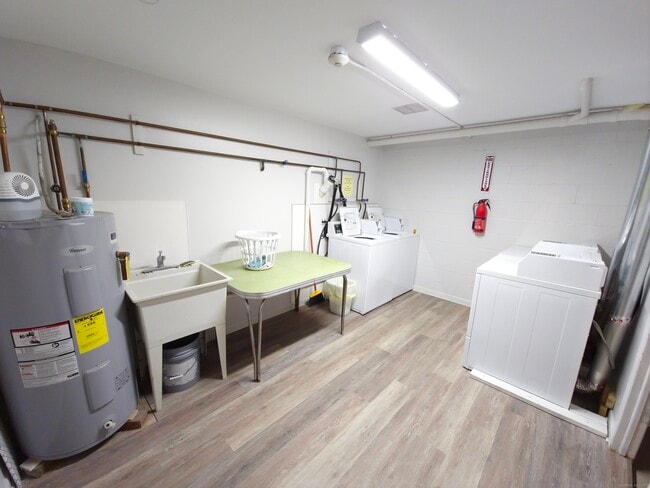 Building Photo - 24 Glenwood Ave