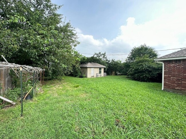 Building Photo - 4650 Stonewall Cove