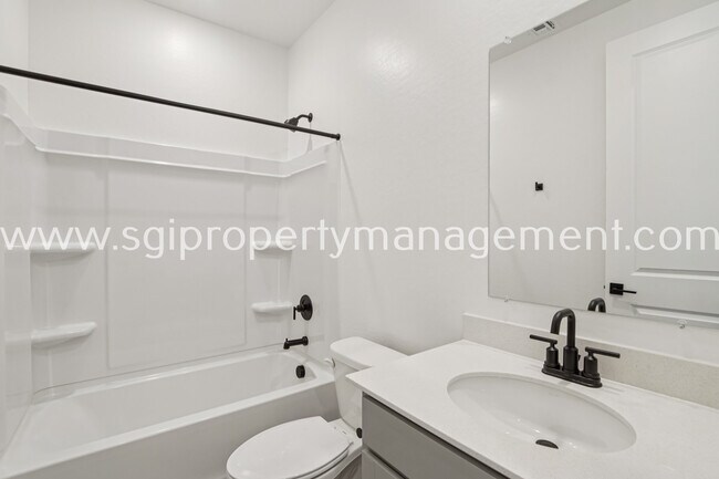 Building Photo - 18259 La Senda Dr W