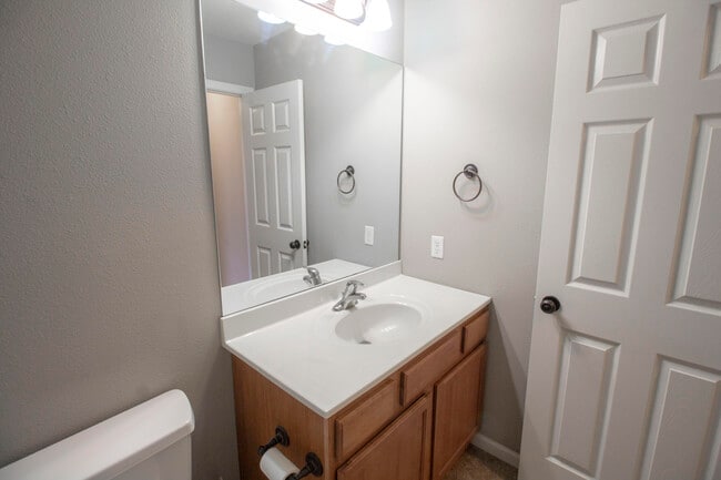 Building Photo - 5000 Derby Ridge Dr