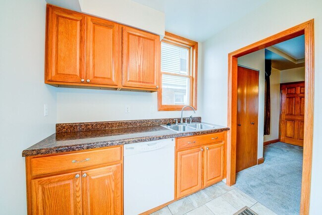 Building Photo - Stunning 3 bedroom home in Bon Air availab...