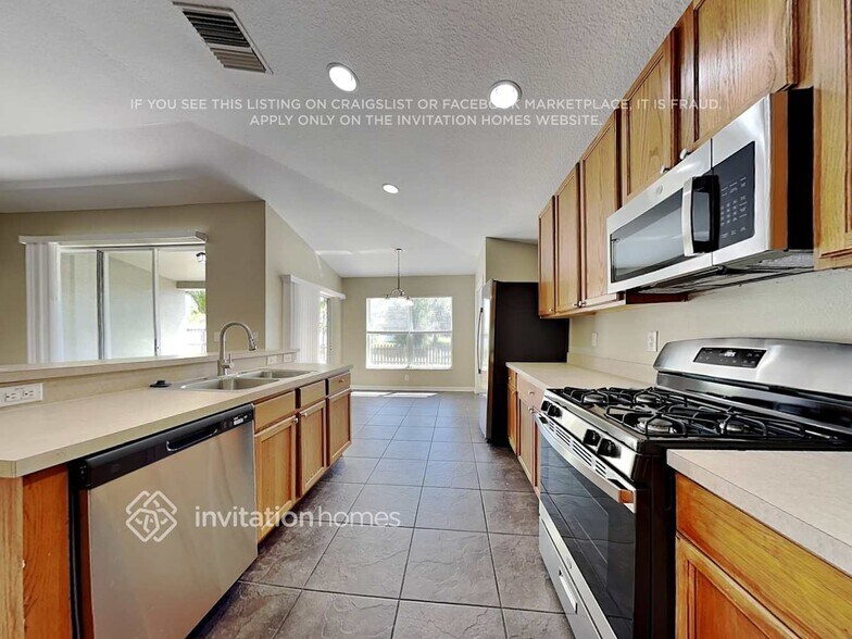Building Photo - 6815 Monarch Park Dr