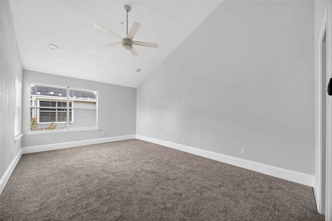 Building Photo - 7866 Green Lawn Dr