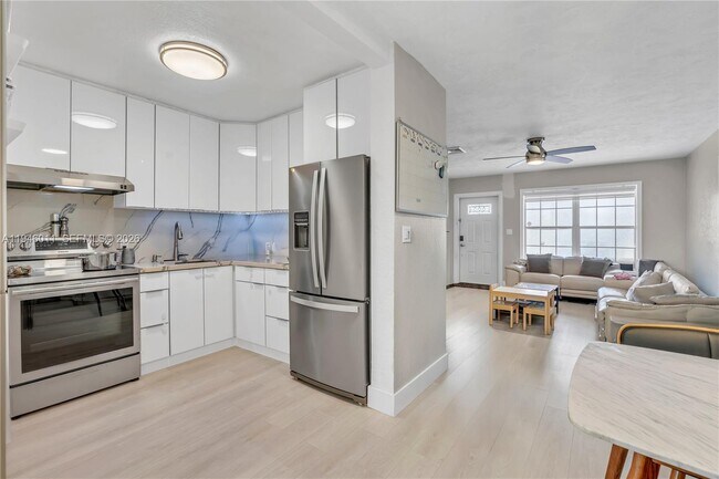 Building Photo - 709 SW 7th Ave