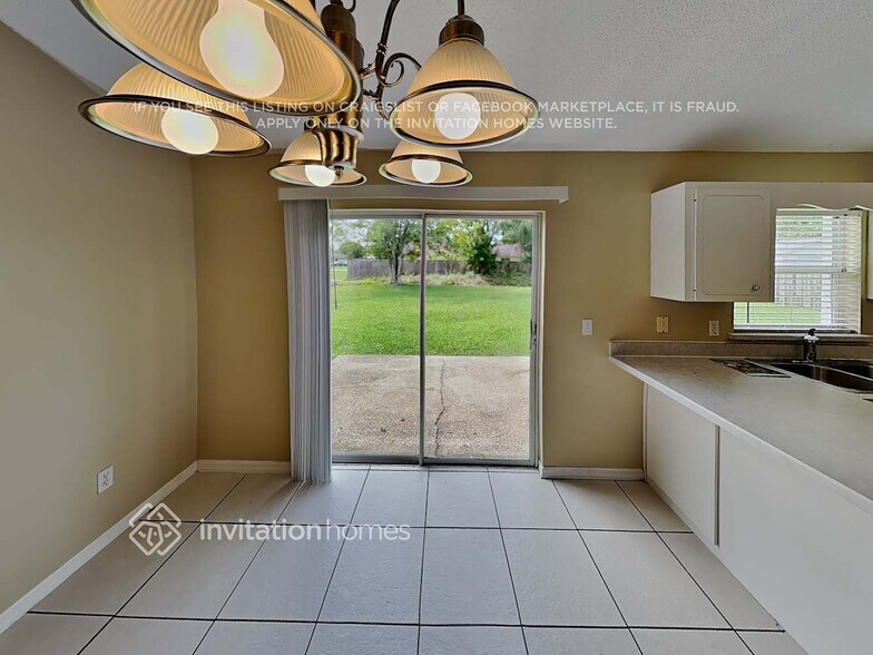 Building Photo - 3132 Travelers Palm Dr