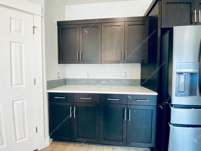 Building Photo - 3BR SE Bend home in great neighborhood wit...