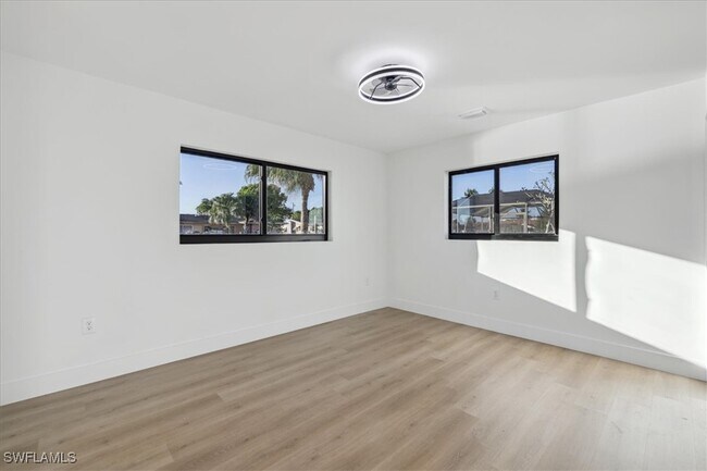 Building Photo - 4419 N Bay Cir