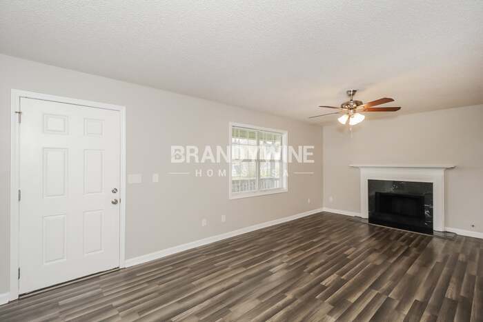 Building Photo - 230 Brookside Dr