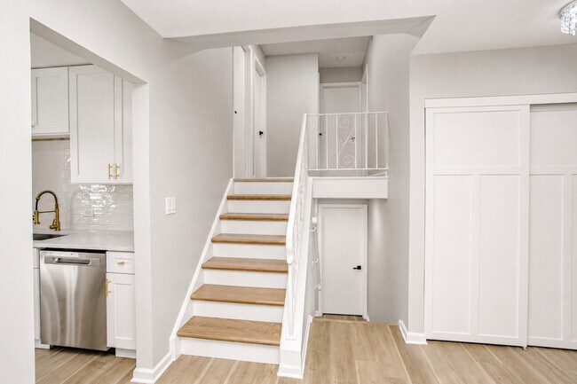 Building Photo - 7777 Ramsgate Cir S