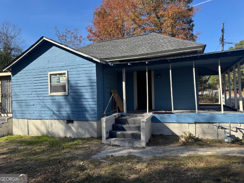 Primary Photo - 549 Williams St E