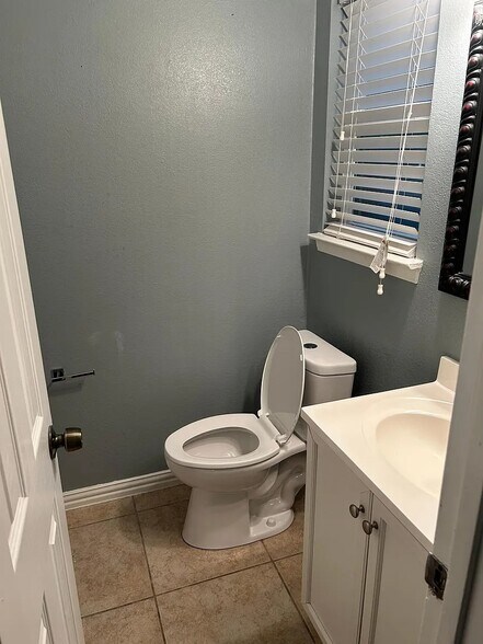 Building Photo - 6902 Colony Park Dr