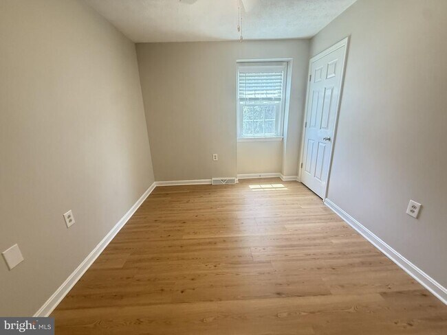 Building Photo - 824 Appleseed Ct
