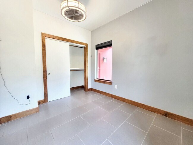 Building Photo - 325 Southwind Rd