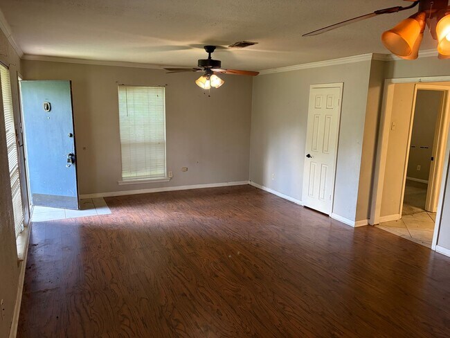 Building Photo - Blanchard 1 Bedroom