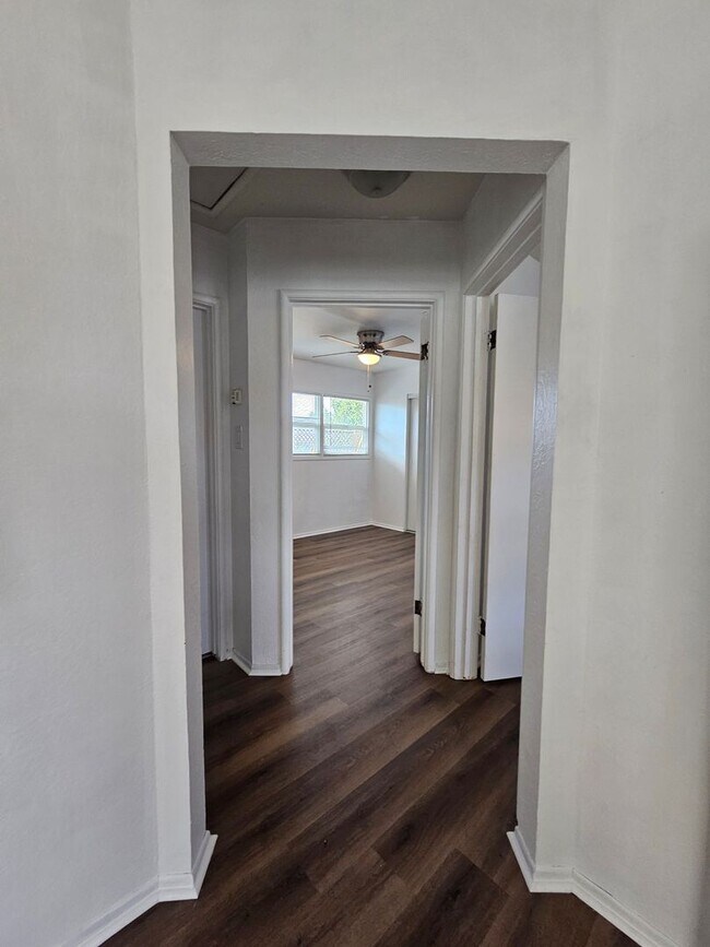 Building Photo - RETIREMENT COMMUNITY: Renovated Residence Hidden Gem 2 Bed/1 Bath - San Leandro