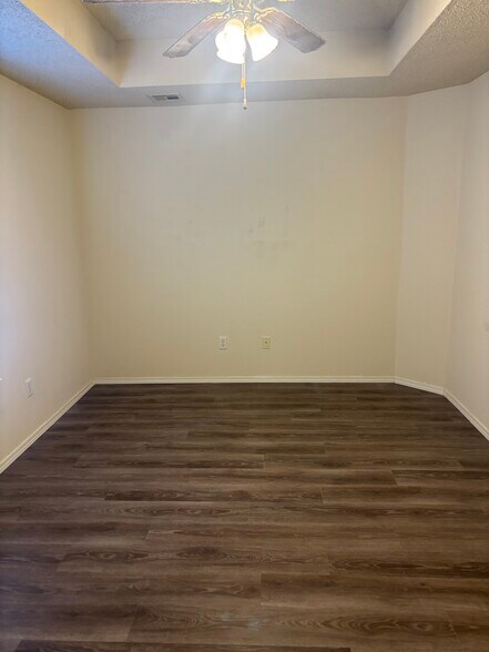 Building Photo - 600 Woods Dr