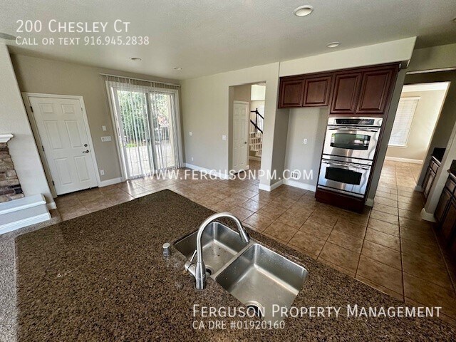 Building Photo - Fantastic Four Bedroom Home in Lincoln Cro...