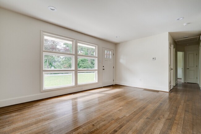 Building Photo - 5196 Scenic View Dr