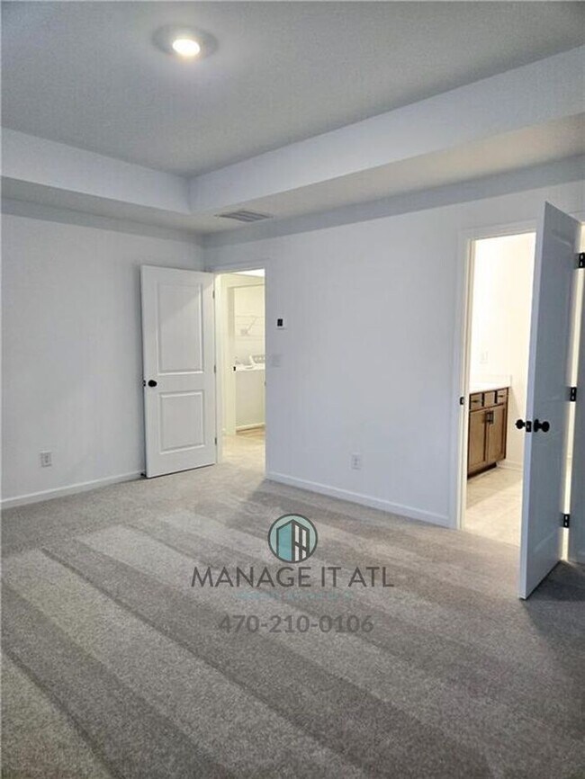 Building Photo - Beautiful End-Unit three-story townhome in Tucker