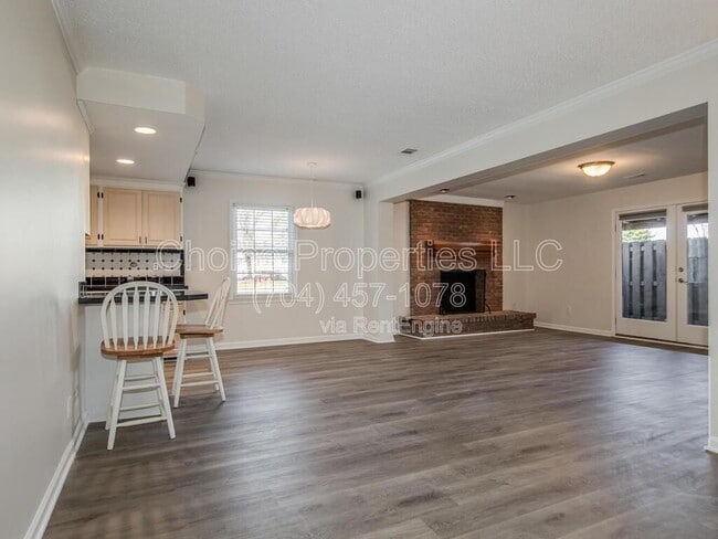 Building Photo - 8358 Knights Bridge Rd