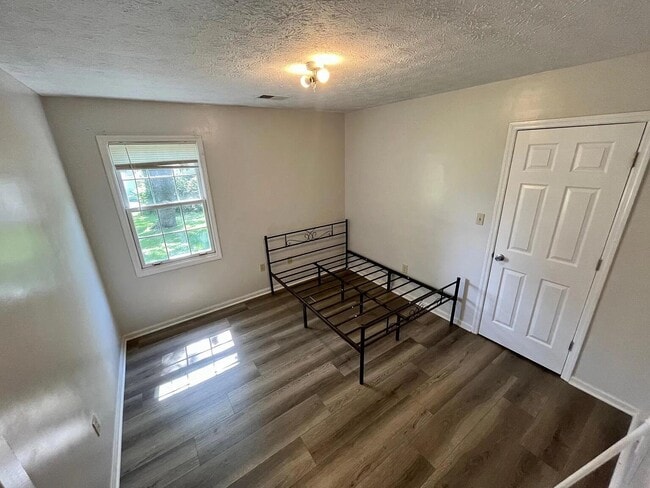 Building Photo - 1086 Duncan Ave