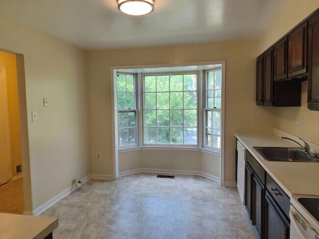 Building Photo - McLean Park Haven: Serene Living in a Tran...