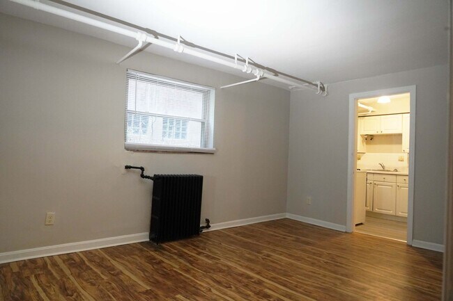 Interior Photo - Clifton 3025