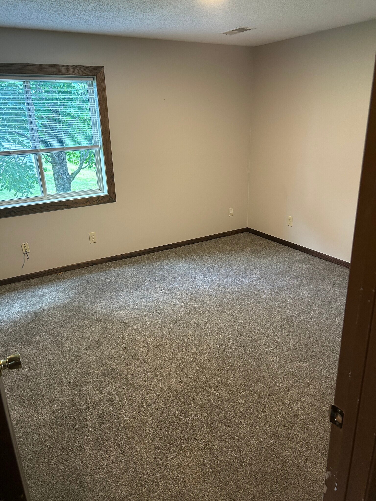 Bedroom 2 w/closet - 16075 Joplin Ave