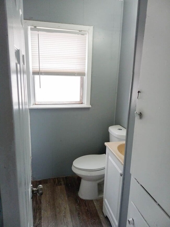 Building Photo - $0 First Month's Rent / $0 Deposit at Move-in