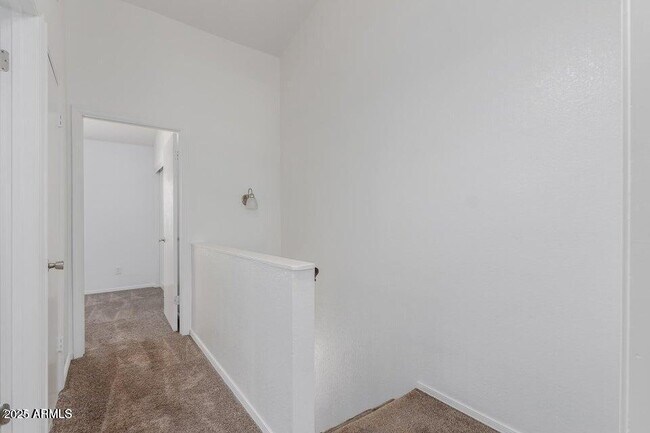 Building Photo - 1600 N Saba St