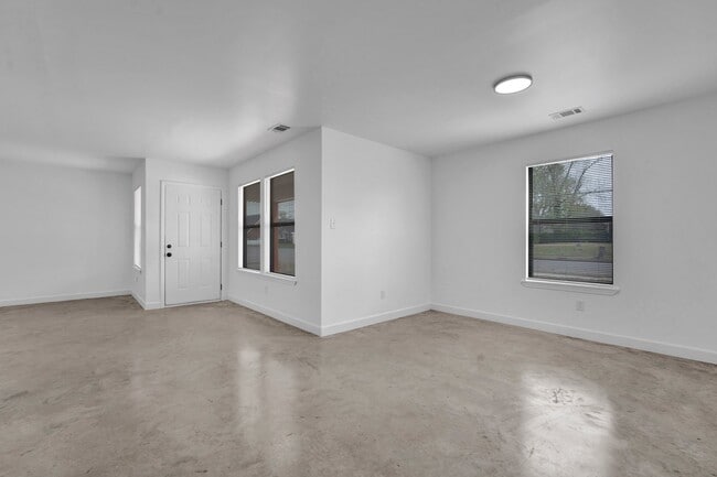 Building Photo - 3453 Daggett Rd