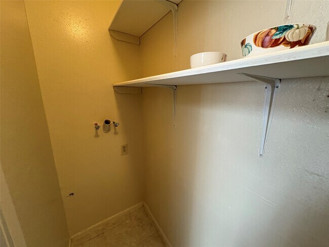 Building Photo - 10607 Staghill Dr