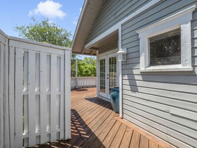 Building Photo - Charming 1/1 condo near Lake Virginia