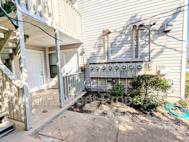 Building Photo - 3202 Redwood Ln