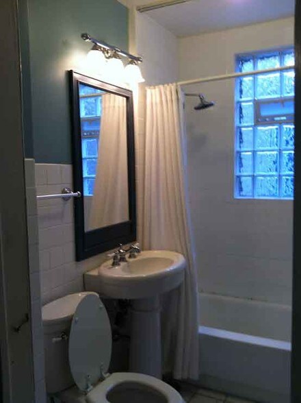 Building Photo - 1334 W Winona St