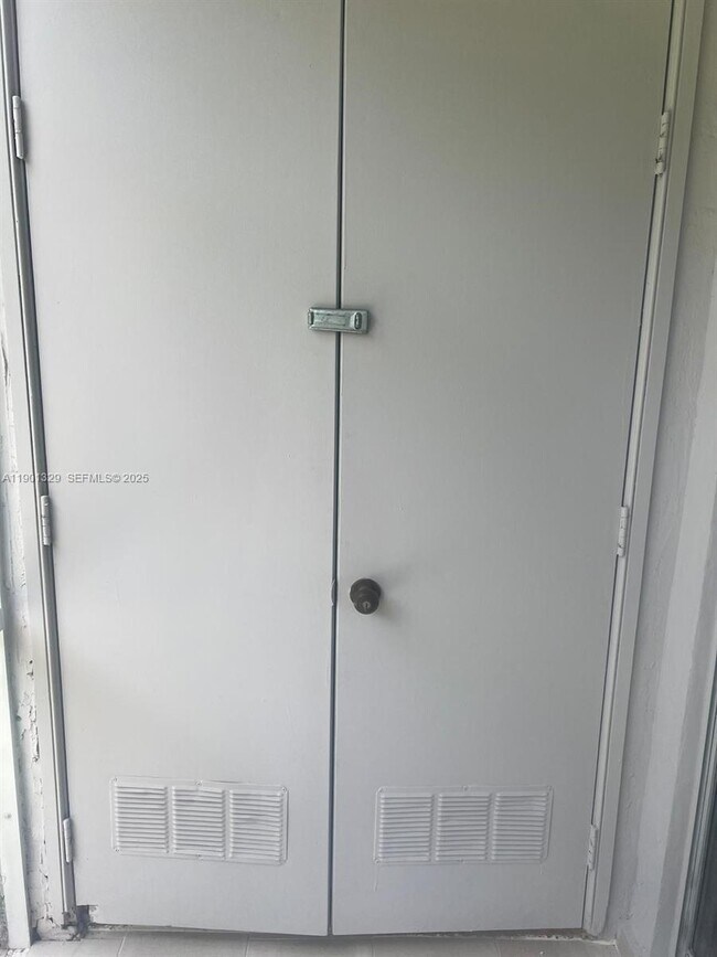 Building Photo - 438 NE 210th Cir Terrace